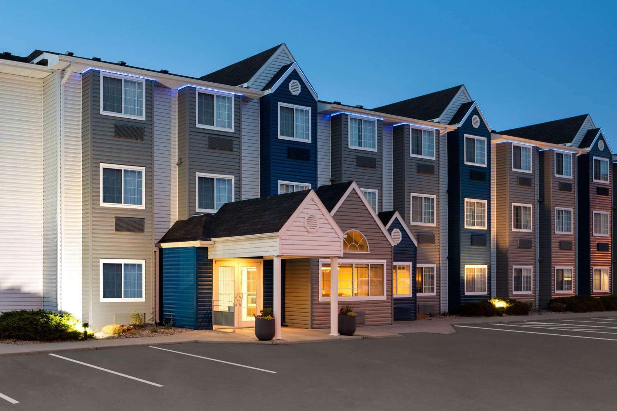 Microtel Inn & Suites By Wyndham Rapid City Exterior foto